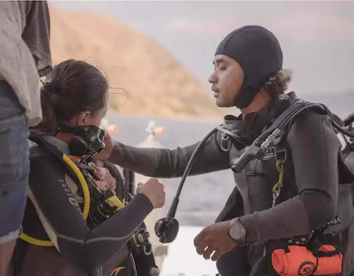 Guests prepping scuba gear for a dive with Como boat